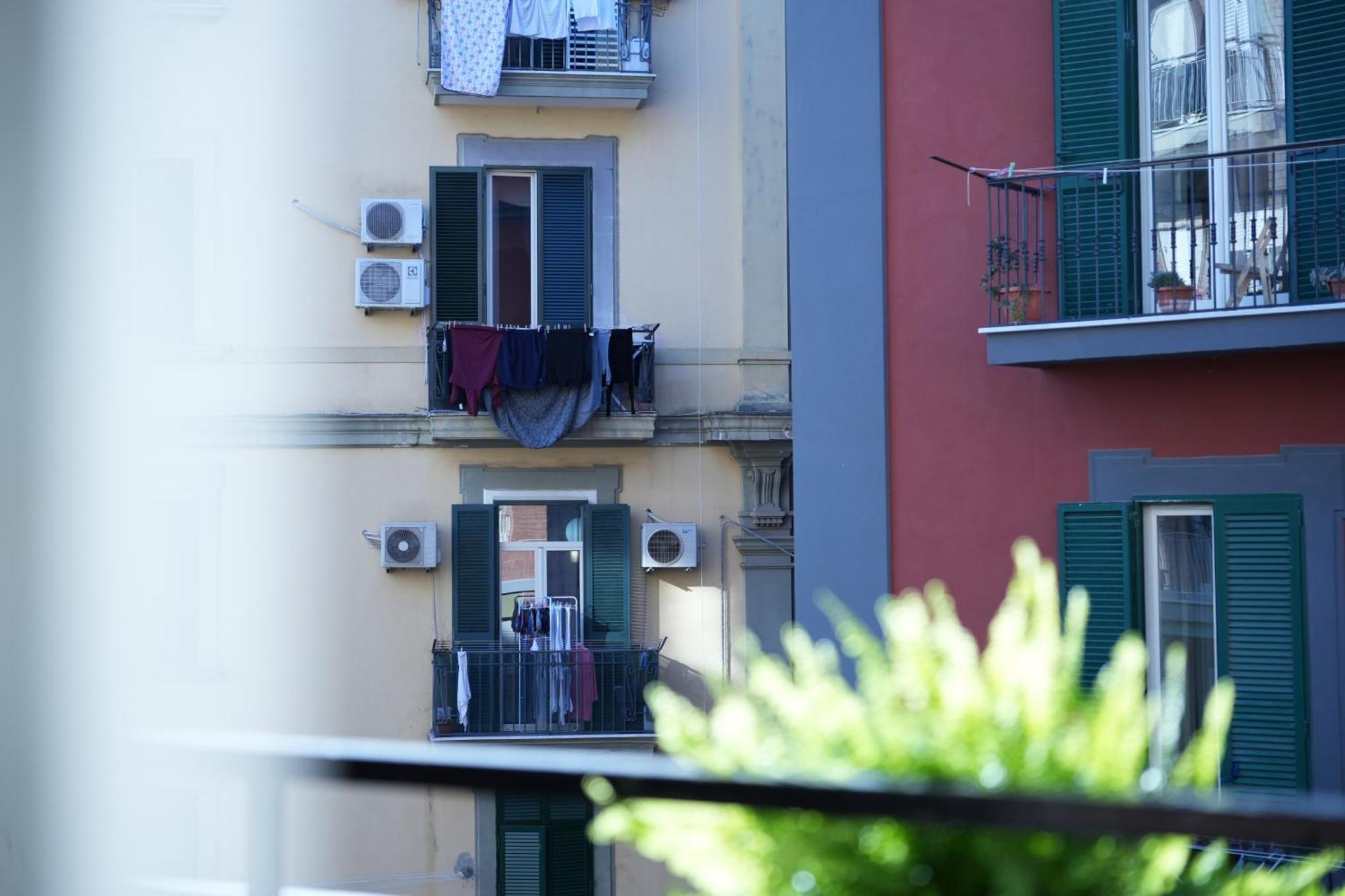 Panorama Vesuvius Affittacamere Guesthouse With Lift Near To Subway In Napoli Center Exterior photo